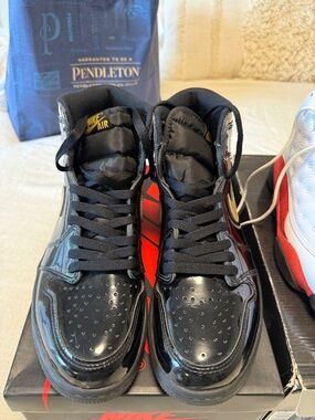 Jordan retro HIGH OG 1’s “ metallic gold”